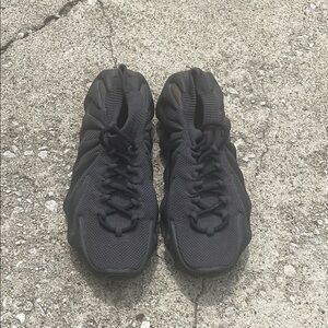 Yeezy Black Athletic Shoes Sleek Knit Design